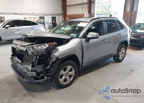 2021 Toyota Rav4 Xle z USA, uszkodzony, nr VIN 2T3P1RFV5MC180890